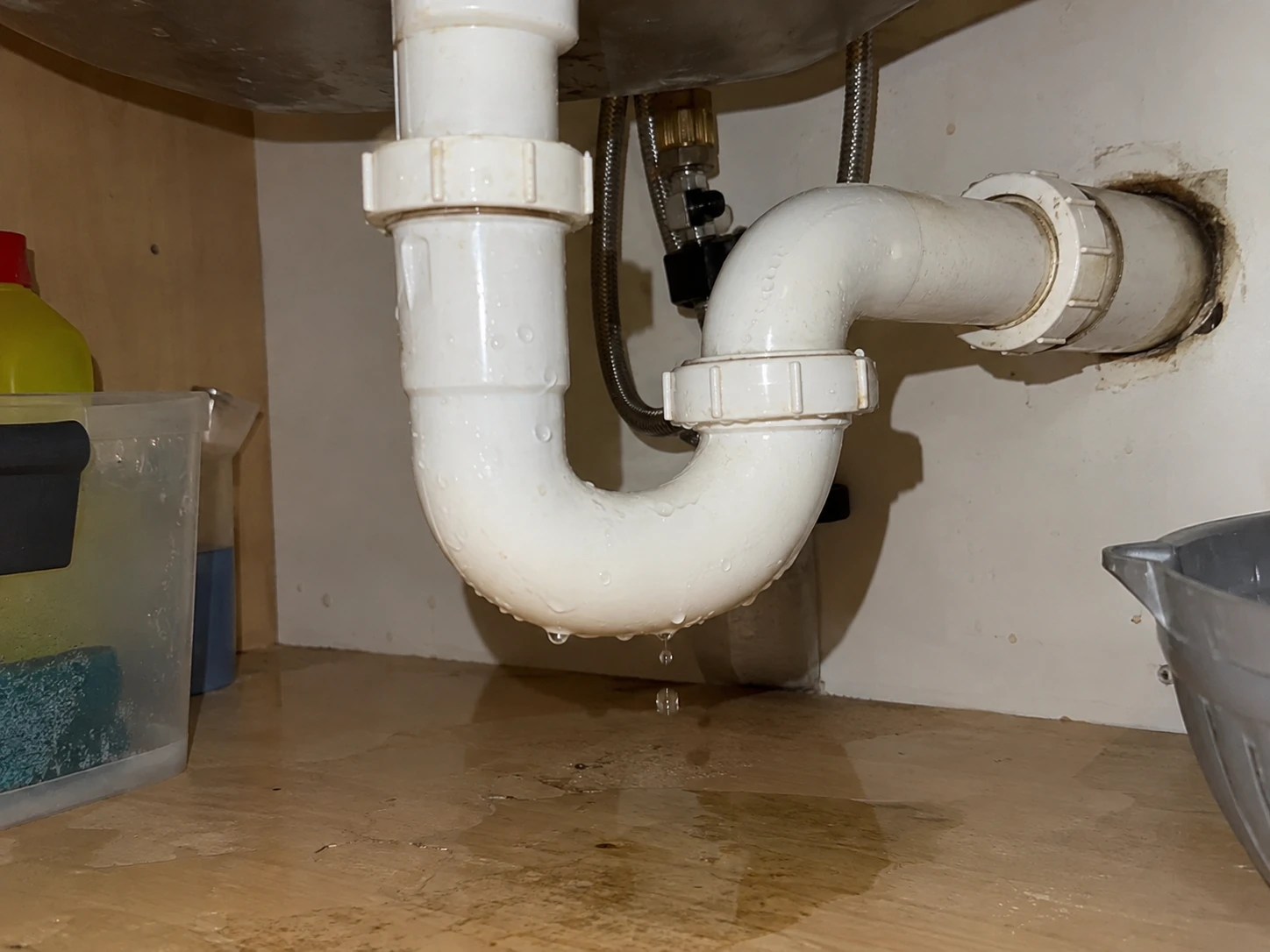 Video sent: the dripping P-trap under the sink