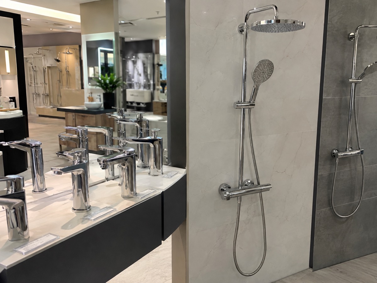 Photo sent by Sacha: the showroom's shower systems and faucets